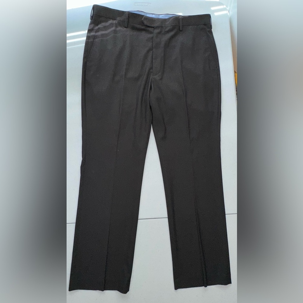 Classic Gray Dress Pants travel smart Roundtree & Yorke 38/30
